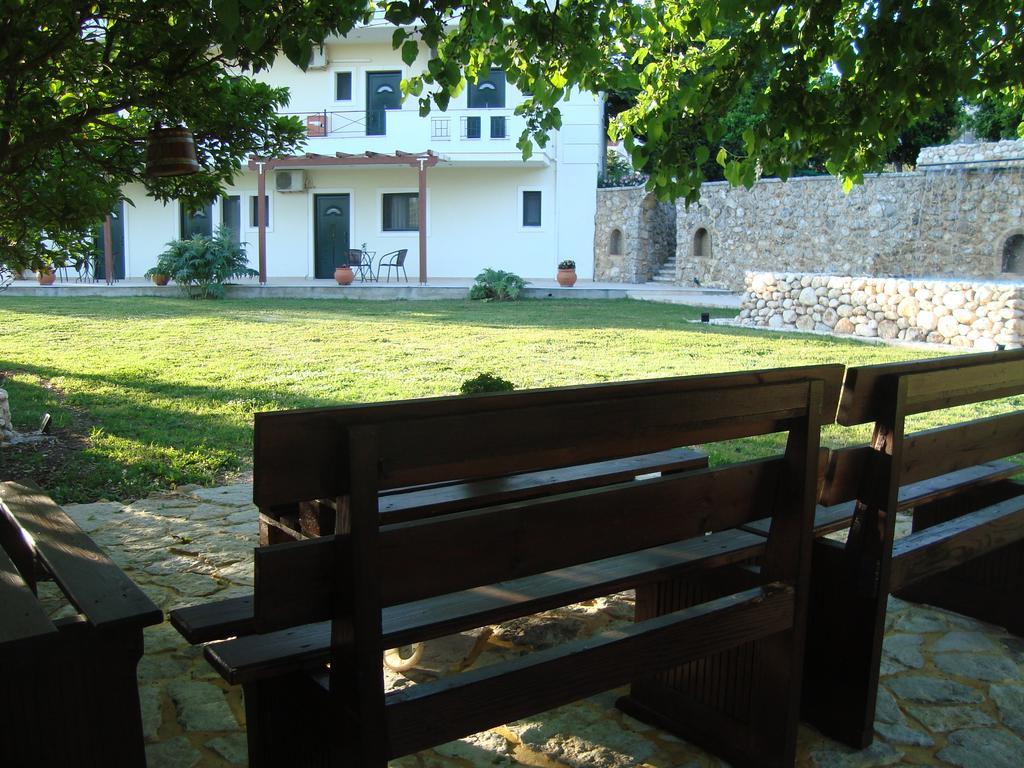 Ferienwohnung Kourtis Paramythia Exterior foto